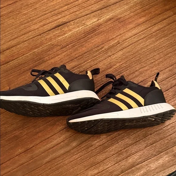 Adidas Black with Gold Stripes Running Shoes size 6 1/2 - Picture 3 of 5